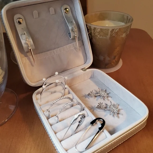 Earrings - Picture 4 of 5